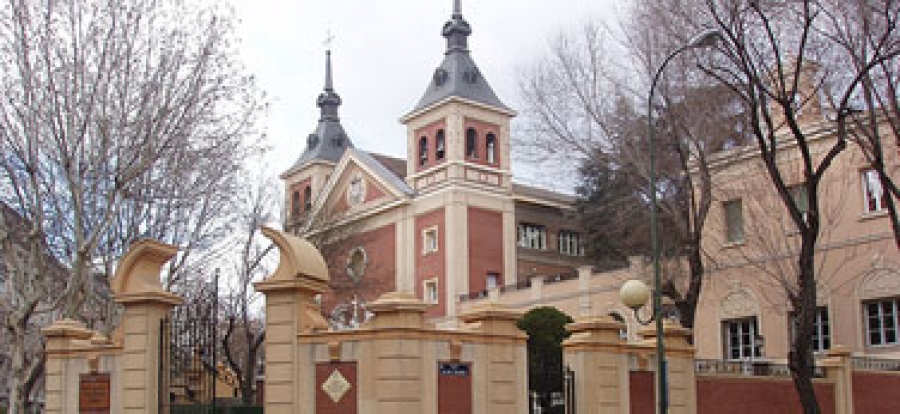 Almuerzo solidario en la parroquia Nuestra Se&ntilde;ora de Atocha con motivo de sus bodas de oro