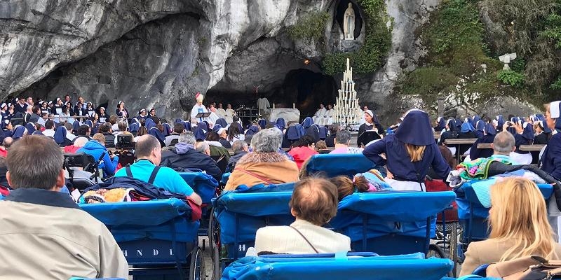«La Virgen de Lourdes nos invita a reconocer a Jesucristo en los demás»