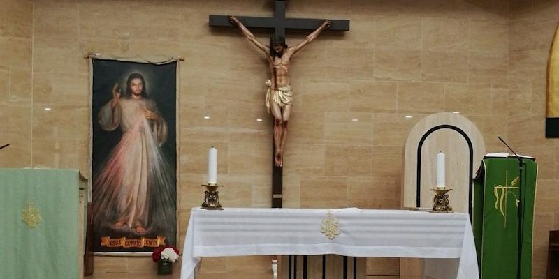 El vicario episcopal de la IV administra los sacramentos de la iniciación cristiana en Patrocinio de San José