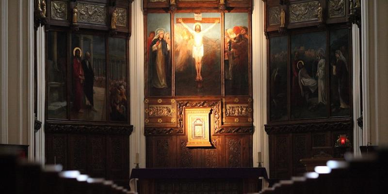 Alumnos del Colegio Arzobispal reciben el sacramento de la Confirmaci&oacute;n de manos del arzobispo de Madrid