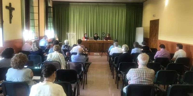 Monse&ntilde;or Cobo se&ntilde;ala el reto de caminar no federados, sino en comuni&oacute;n, en el pleno del Apostolado Seglar