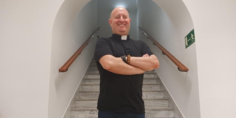 Guilherme Peixoto, el cura DJ, anima a los jóvenes de Madrid: «No tengáis miedo de poner vuestros talentos al servicio de Cristo»
