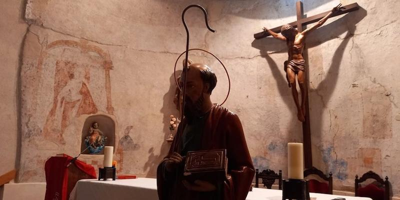 El padre Ángel Camino celebra en San Bartolomé de Navalafuente la Misa del II domingo de Adviento