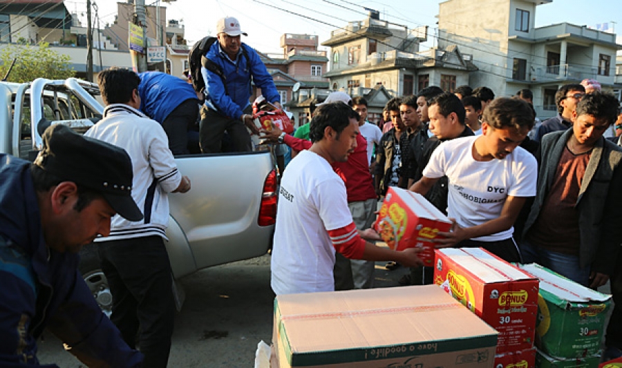 Situaci&oacute;n dram&aacute;tica en Nepal: hace falta agua, comida, refugios de emergencia y curas m&eacute;dicas