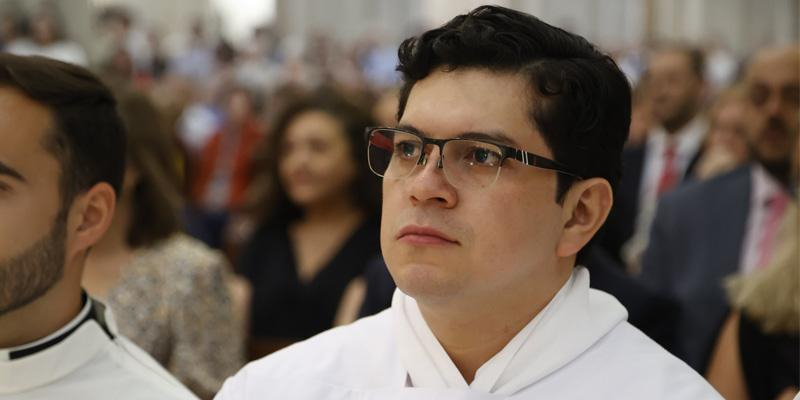 El obispo auxiliar de Madrid José Antonio Álvarez ordena presbítero a Carlos Eduardo Aguirre Reyes, de la Sociedad de San Pablo