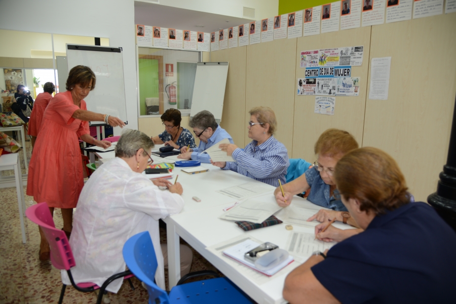 El centro de atenci&oacute;n a la mujer Alonso Cano organiza un encuentro de Navidad