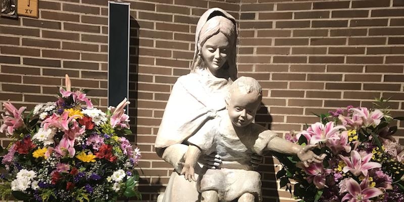 Monse&ntilde;or Mart&iacute;nez Camino preside una solemne Eucarist&iacute;a en Santa Mar&iacute;a del Parque en honor a su patrona