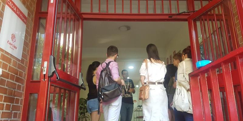 El vicario episcopal de la VI bendice los locales reformados del centro de informaci&oacute;n y acogida CEDIA 24 Horas