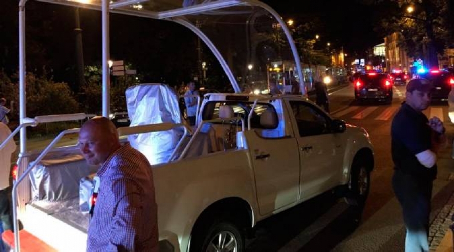 Ya lleg&oacute; a Cracovia el papam&oacute;vil que usar&aacute; Francisco en JMJ 2016