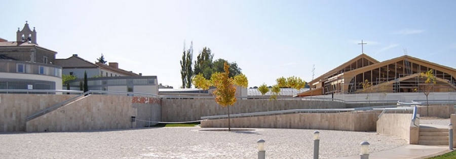 La parroquia Santa Mar&iacute;a del Silencio visita el convento de La Aguilera en Burgos