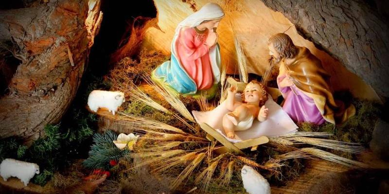 El padre Miguel G&oacute;mez bendice en Nochebuena el bel&eacute;n de San Lorenzo M&aacute;rtir de El Escorial