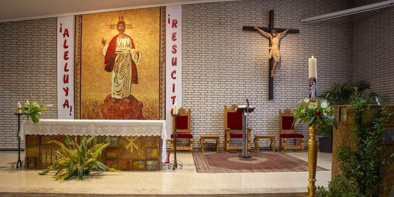 El vicario episcopal de la IV administra el sacramento de la Confirmación en Nuestra Señora de la Peña y San Felipe Neri