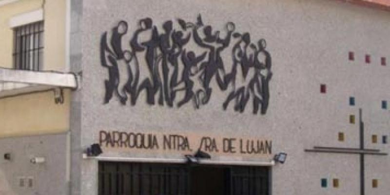 El obispo auxiliar de Madrid, Vicente Martín, preside una misa en el 60 aniversario de la parroquia Nuestra Señora de Luján