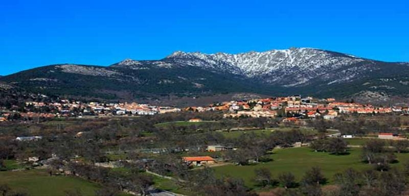 Las familias del centro residencial S&iacute;nodo 2005 de C&aacute;ritas Madrid disfrutan de un d&iacute;a en familia en Cercedilla