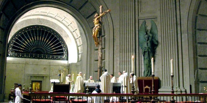 La basílica del Valle de los Caídos celebra la solemnidad de Todos los Santos con Misa cantada por la Escolanía