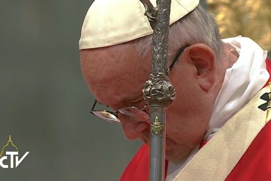 En la fiesta de Pedro y Pablo, Francisco bendice los palios de los arzobispos metropolitanos