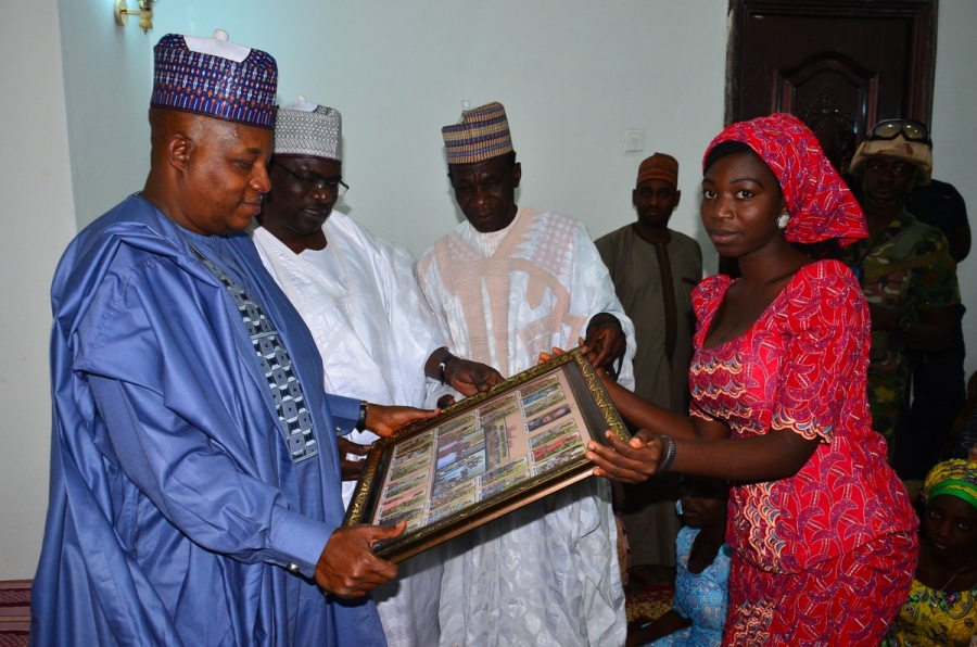 Ni&ntilde;as liberadas de Boko Haram regresan a Chibok para celebrar Navidad