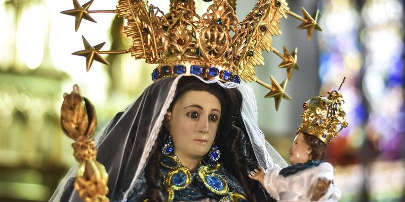 Clemente Mayuca bendice y entroniza en Nuestra Señora de Sonsoles una imagen de la Virgen de El Cisne