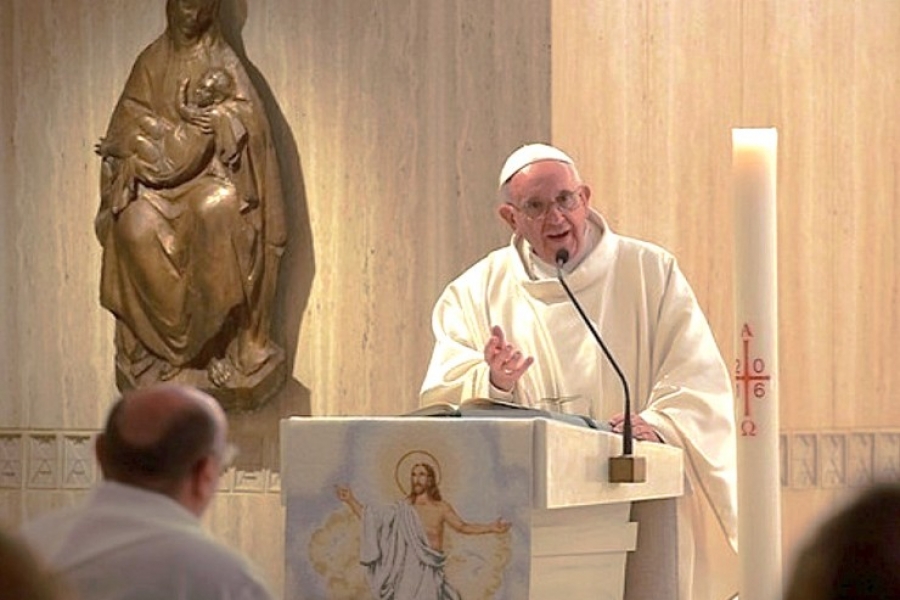 El Papa en Santa Marta: 'La paz en el mundo empieza en la familia, el barrio y el trabajo'