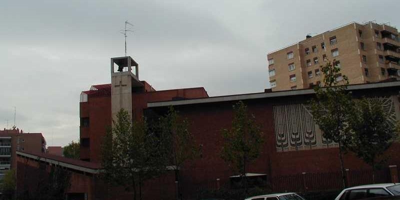 El vicario episcopal de la VIII imparte el sacramento de la Confirmaci&oacute;n en San Juan Cris&oacute;stomo