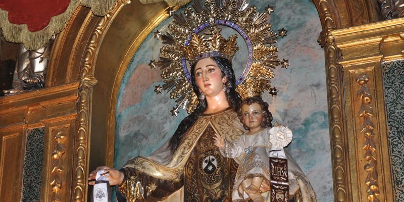La parroquia de El Carmen y San Luis se prepara para celebrar a su patrona: &laquo;La iglesia se llena porque hay mucha devoci&oacute;n y ansia de que les expliquen la fe&raquo;