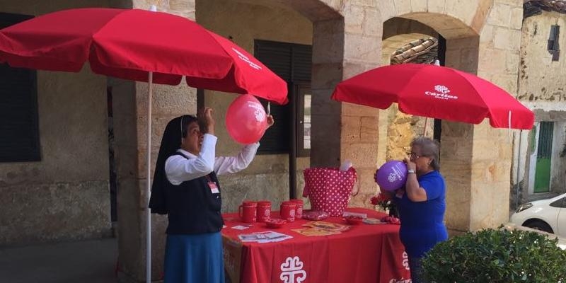 C&aacute;ritas Diocesana de Madrid coloca 533 mesas para informar sobre el D&iacute;a de Caridad 2019