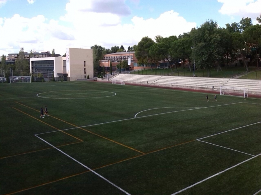 El cardenal imparte el sacramento de la Confirmaci&oacute;n en el colegio de Fomento El Prado