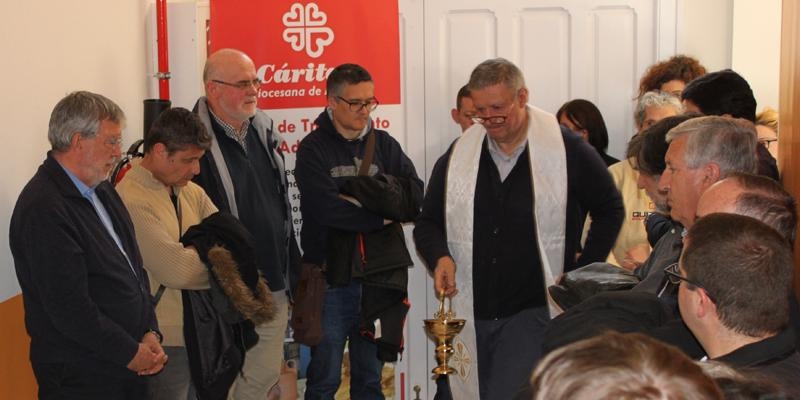 El vicario para el Desarrollo Humano Integral bendice el nuevo Centro de Adicciones de Cáritas Diocesana de Madrid