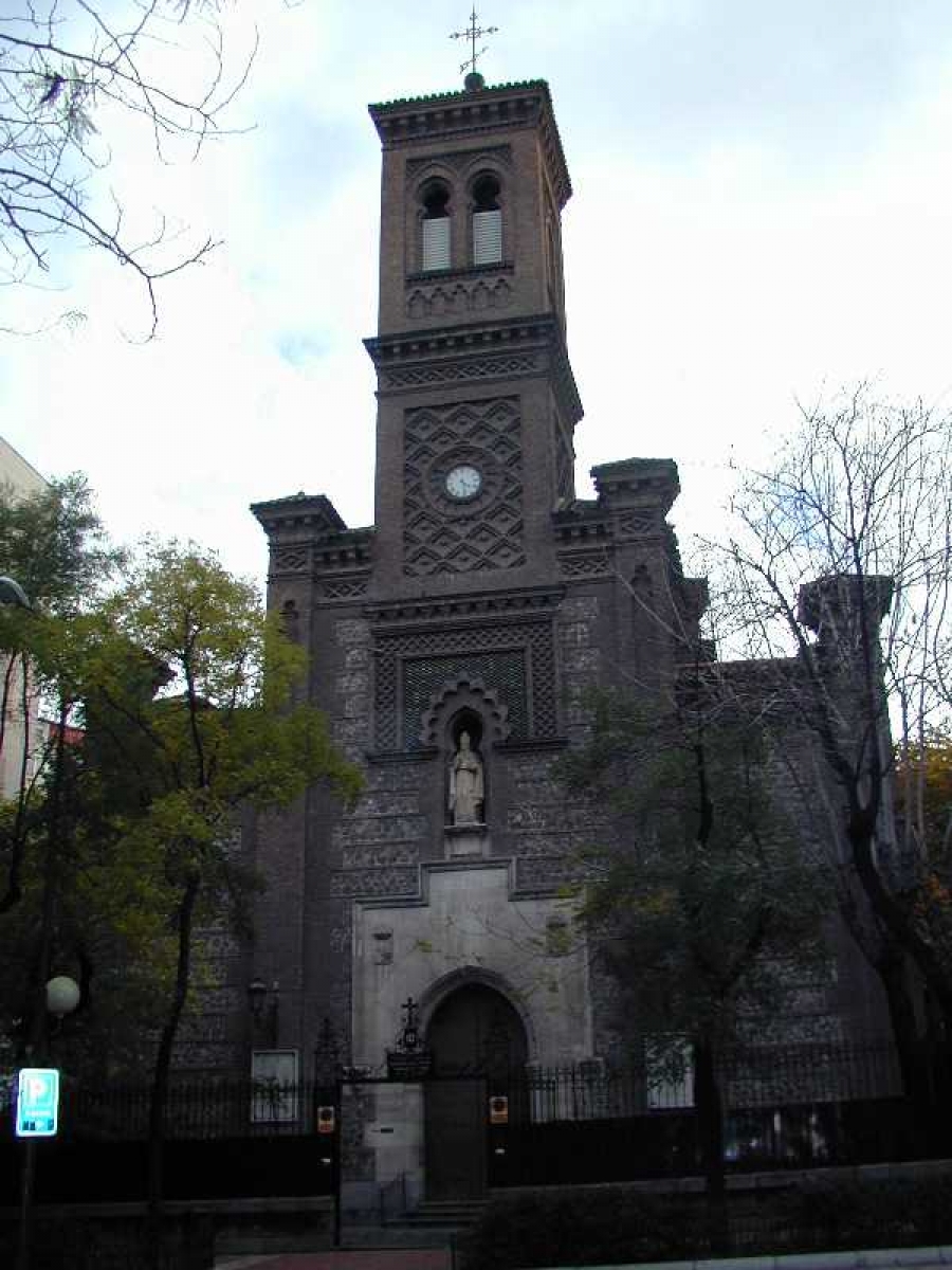Monse&ntilde;or Juan Antonio Mart&iacute;nez Camino preside en San Ferm&iacute;n de los Navarros la Misa en honor al santo