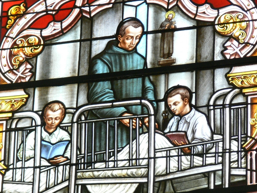 El centro de acogida Santa M&ordf; de la Paz de los Hermanos de San Juan de Dios inaugura sus nuevas instalaciones