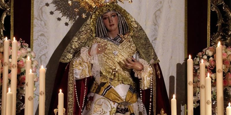 María Santísima del Dulce Nombre estrena un fajín hebraico en el marco del triduo celebrado en su honor