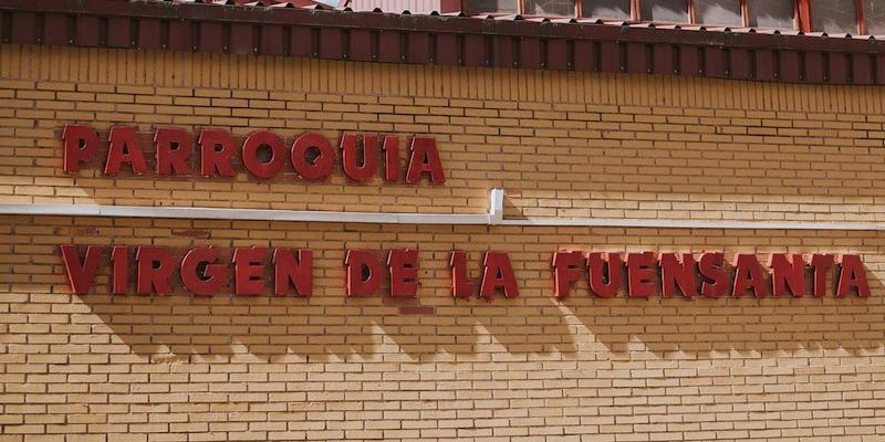 Juan Pedro Guti&eacute;rrez administra el sacramento de la Confirmaci&oacute;n en Virgen de la Fuensanta