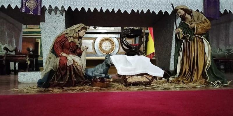 Nuestra Se&ntilde;ora de la Estrella de Navalagamella bendice las im&aacute;genes del Ni&ntilde;o Jes&uacute;s en la Misa del Gallo