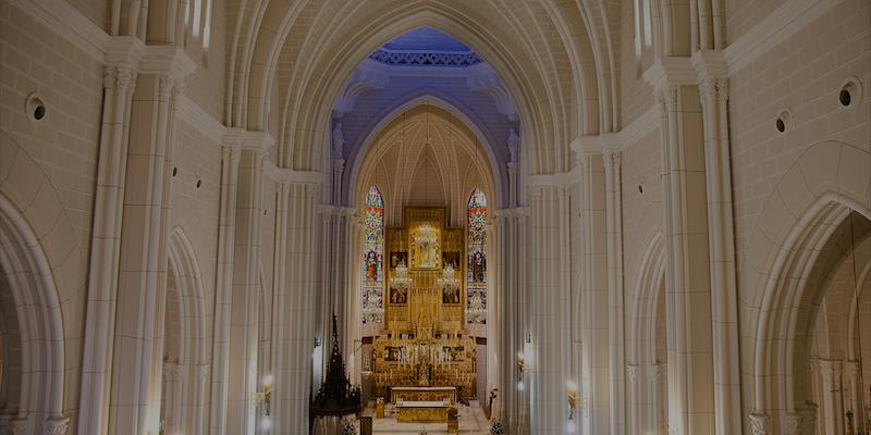 Alumnos del colegio Inmaculada Concepción reciben el sacramento de la Confirmación en la basílica de la Concepción