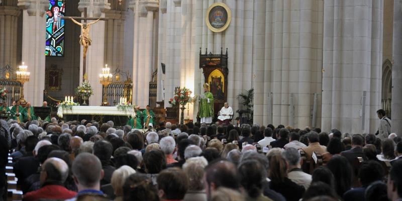 Monse&ntilde;or Mart&iacute;nez Camino, a los matrimonios de oro y plata: &laquo;La fidelidad ha vencido en vosotros al mal&raquo;