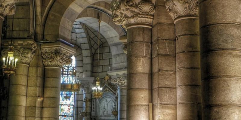 La asociación cultural AdManum ofrece un concierto en la cripta de catedral