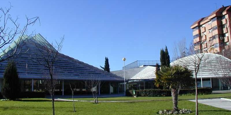 Santa Teresa de Jesús, de Tres Cantos, honra a su titular con un amplio programa de cultos