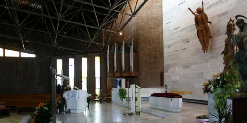 El vicario episcopal de la VII administra el sacramento de la Confirmaci&oacute;n a alumnos del Colegio Logos International