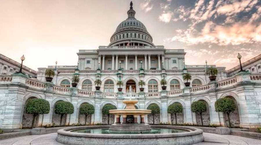 Jueza ratifica derecho del Congreso de Estados Unidos a iniciar jornada con una oración