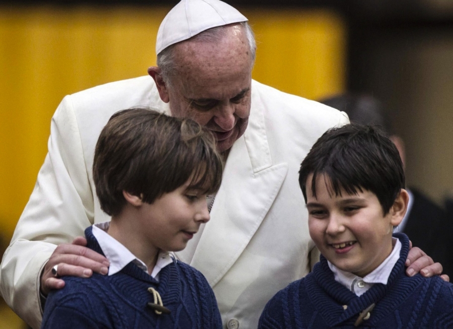 Francisco: Es deber de todos proteger a los ni&ntilde;os