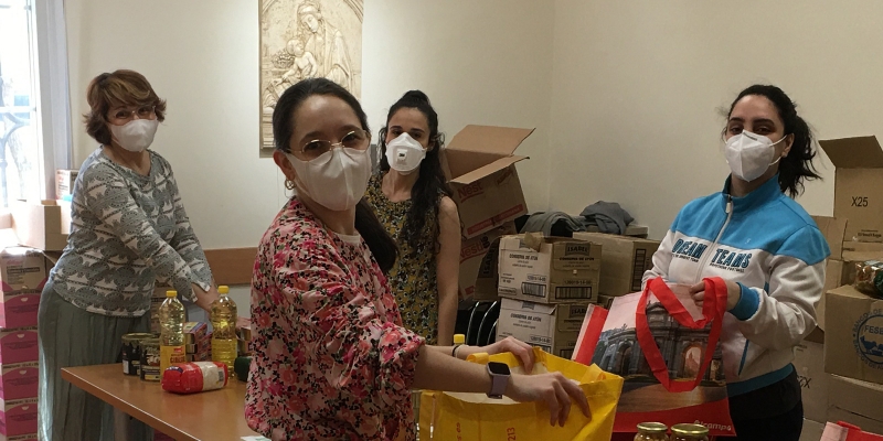 110 familias del barrio de Chamberí reciben alimentos este viernes en Santísimo Cristo de la Victoria