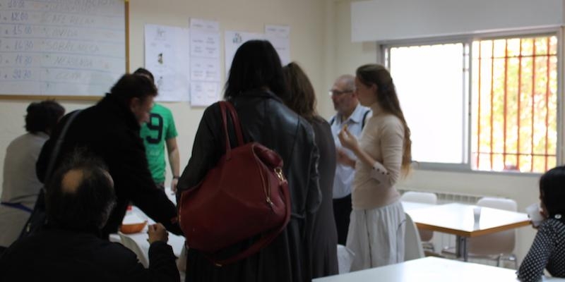 El centro de atenci&oacute;n a personas sin hogar de C&aacute;ritas Madrid visita el IES Rodrigo