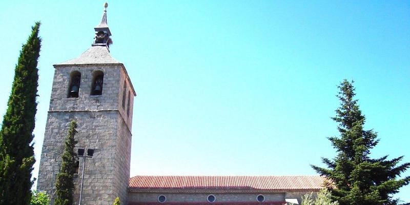 Juan Carlos Merino administra el sacramento de la Confirmaci&oacute;n en Nuestra Se&ntilde;ora de la Asunci&oacute;n de Galapagar