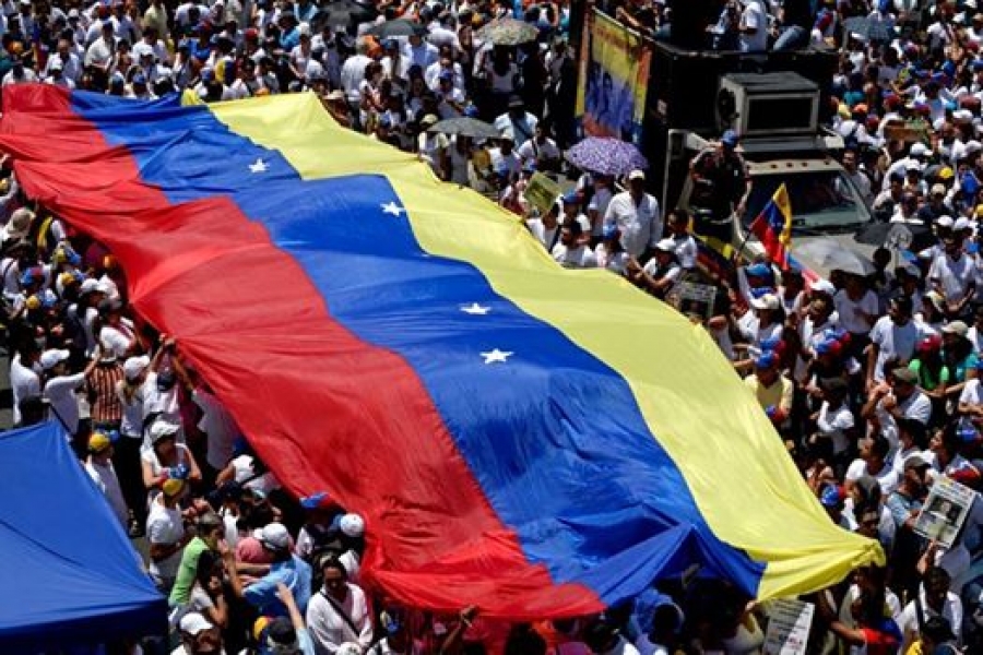 La soluci&oacute;n a la crisis en Venezuela pasa por las elecciones, afirman obispos