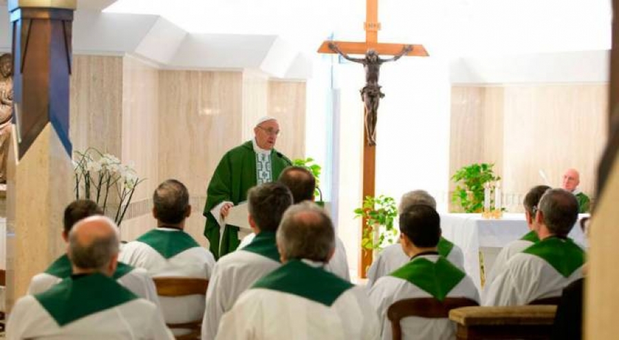 El Papa en Santa Marta: «La Iglesia es fiel si su tesoro es Jesús»