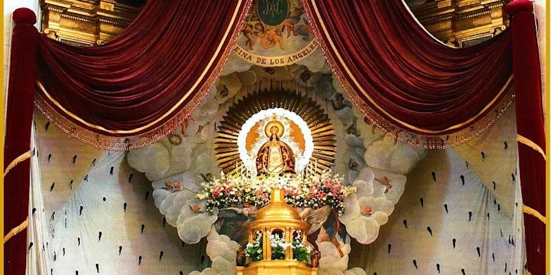 Imagen de la Virgen de los Ángeles en su monumento