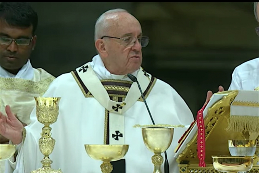 El Santo Padre en la misa de Nochebuena: 'Dej&eacute;monos interpelar por el Ni&ntilde;o Jes&uacute;s y por los ni&ntilde;os excluidos'