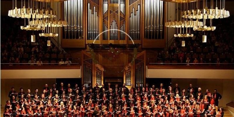 El Coro JMJ ofrece un concierto solidario de Navidad en la bas&iacute;lica San Miguel