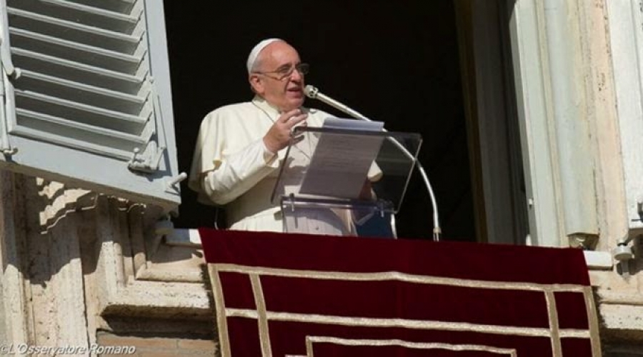 El Papa Francisco en el &aacute;ngelus: 'Tambi&eacute;n hoy la Iglesia sufre el martirio en diversas partes del mundo'
