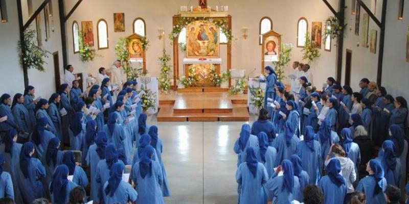 Las Hermanitas del Cordero vivirán la Semana Santa con toda la comunidad de Europa en el monasterio francés de Saint Pierre